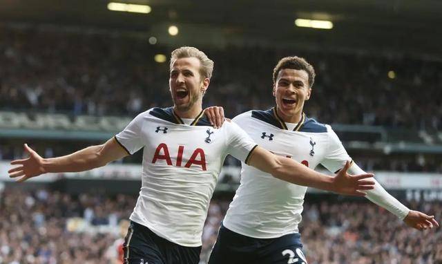  托特纳姆热刺角球防守漏人，罗德里戈头球破门终结比赛悬念