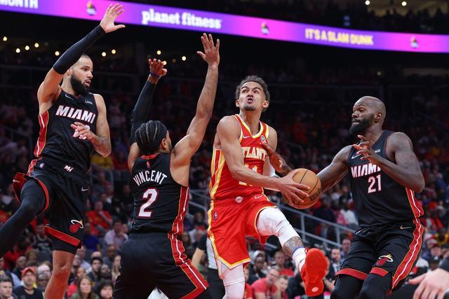  巴特勒关键抢断热火逆转战胜老鹰保留季后赛悬念  